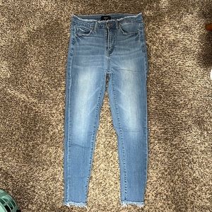 Distressed ankle skinny jeans